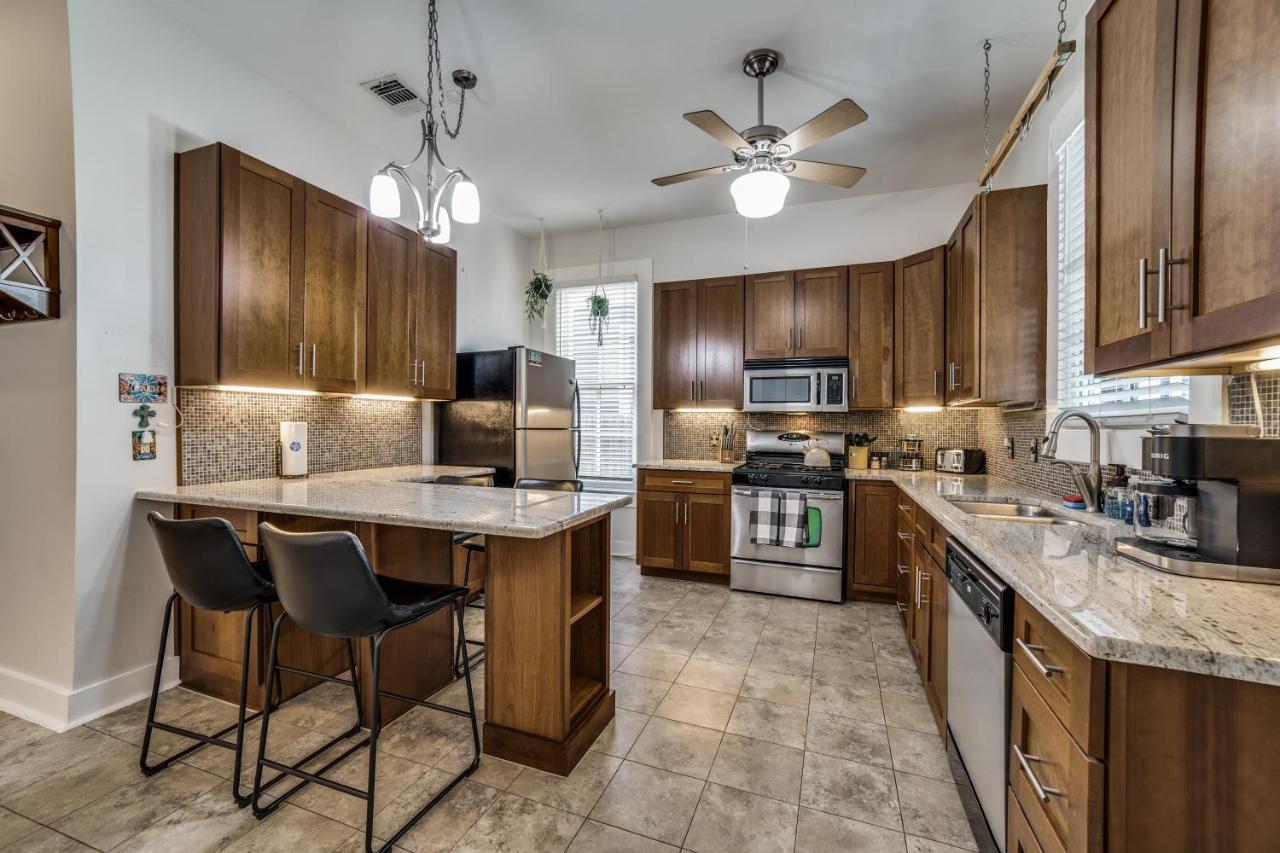 Downtown Historic 2bdrm, Walk To Riverwalk, Alamo; Beautifully Renovated! *