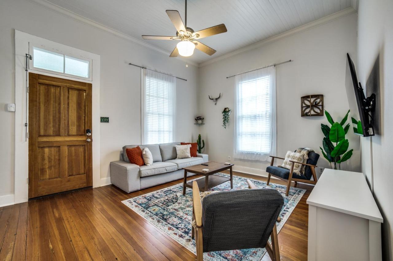 Downtown Historic 2bdrm, Walk To Riverwalk, Alamo; Beautifully Renovated! Hébergement de vacances San Antonio