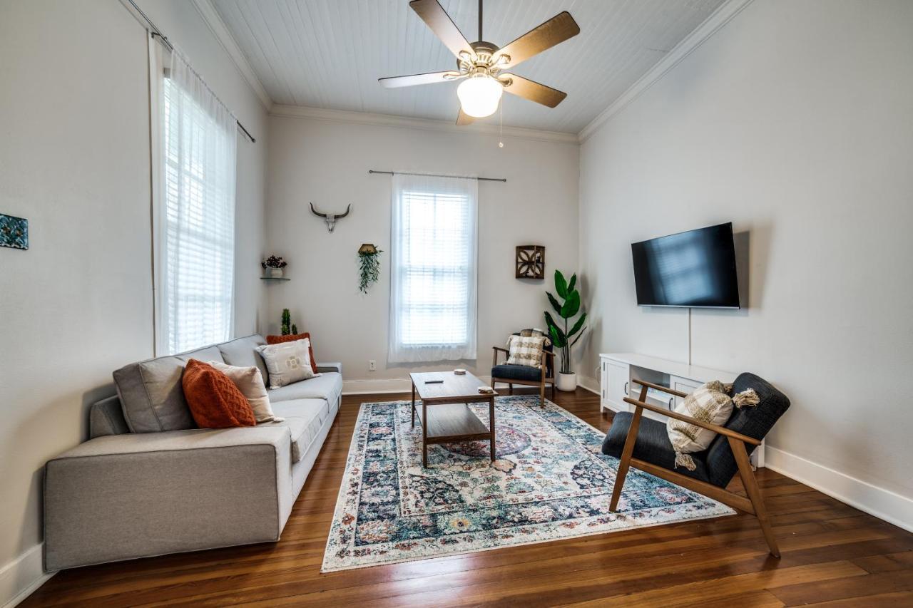 Hébergement de vacances Downtown Historic 2bdrm, Walk To Riverwalk, Alamo; Beautifully Renovated! *